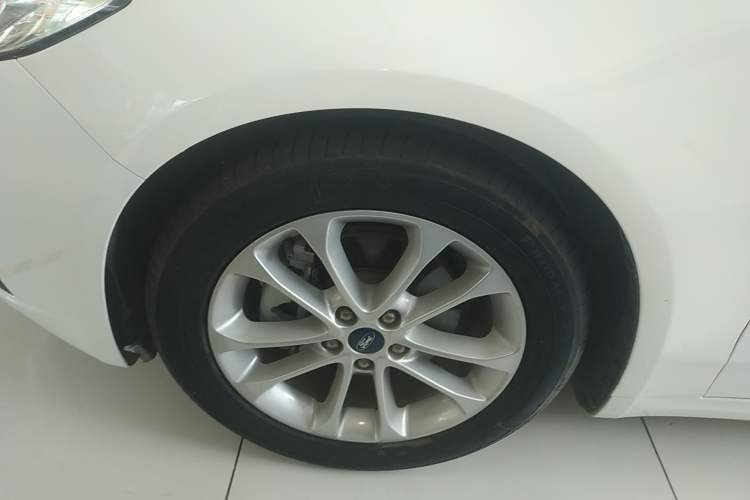Used Ford Mondeo 2020 EcoBoost 180 Stylish Model Left Front Wheel Hub