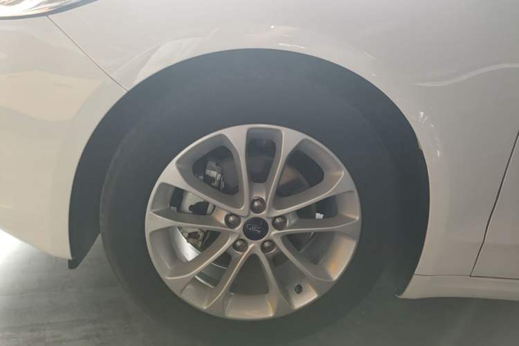 Used Ford Mondeo 2020 EcoBoost 180 Stylish Model Left Front Wheel Hub