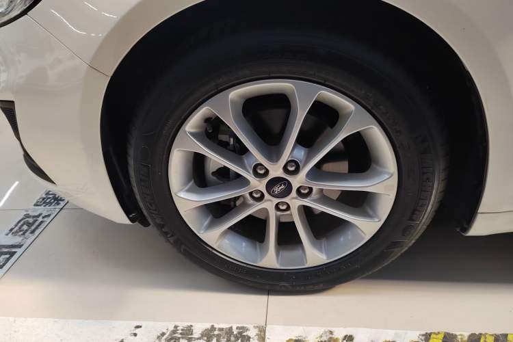 Used Ford Mondeo 2020 EcoBoost 180 Stylish Model Left Front Wheel Hub