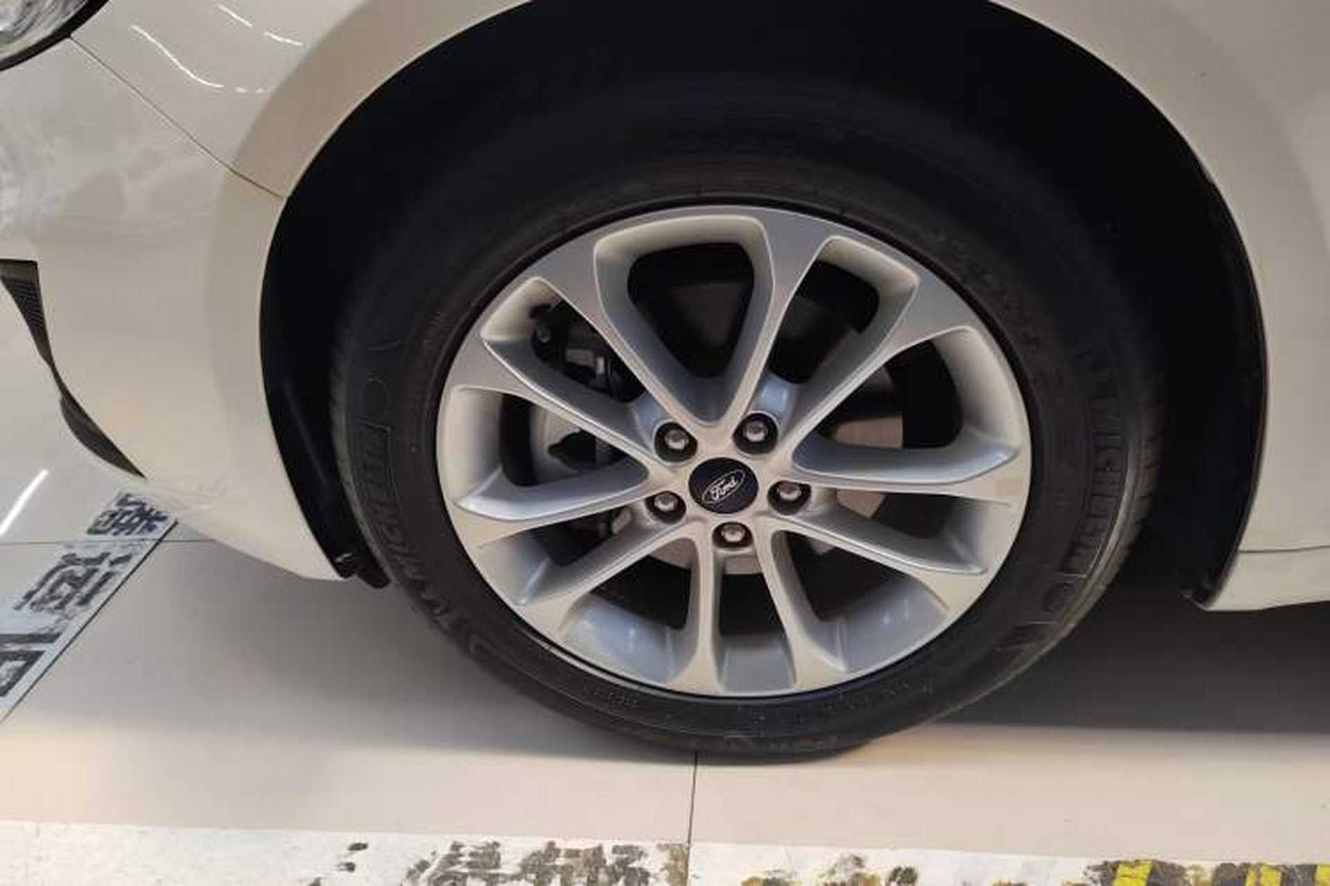 Used Ford Mondeo 2020 EcoBoost 180 Stylish Model Left Front Wheel Hub