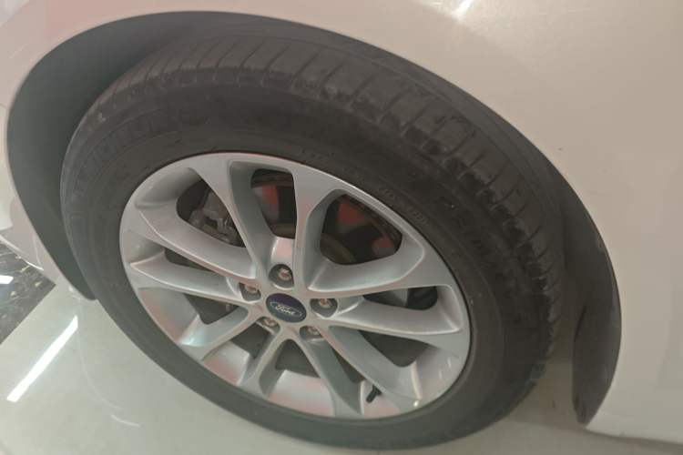 Used Ford Mondeo 2020 EcoBoost 200 Stylish Model Left Front Wheel Hub