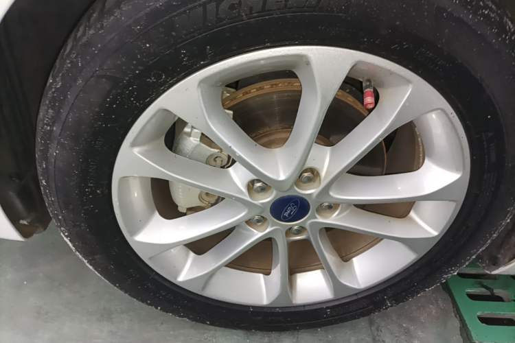 Used Ford Mondeo 2020 EcoBoost 180 Stylish Model Left Front Wheel Hub
