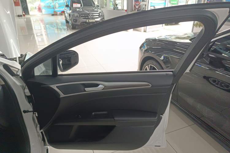 Used Ford Mondeo 2020 EcoBoost 180 Stylish Model Right Front Door Interior