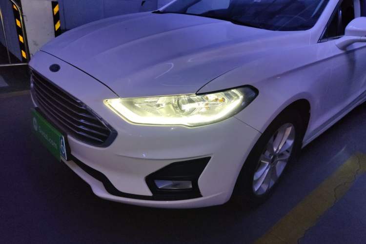 Used Ford Mondeo 2020 EcoBoost 180 Luxury Model Right Front Headlight