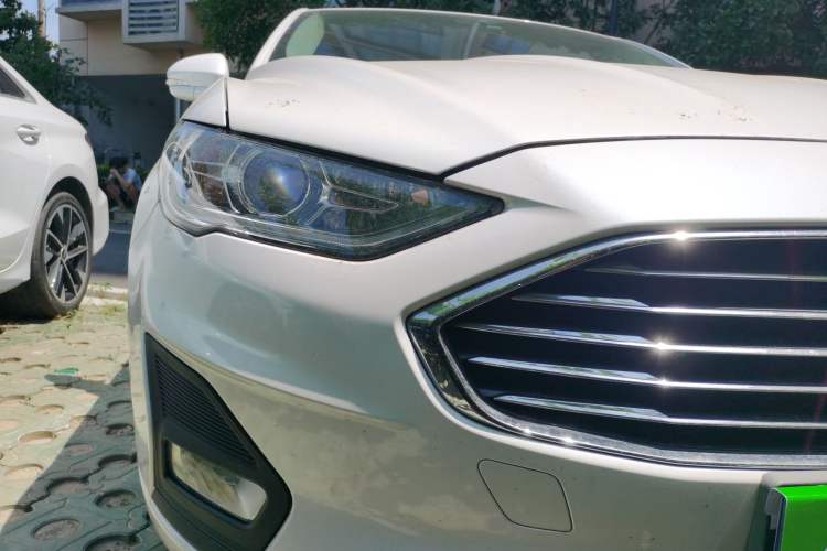 Used Ford Mondeo 2020 EcoBoost 180 Luxury Model Right Front Headlight