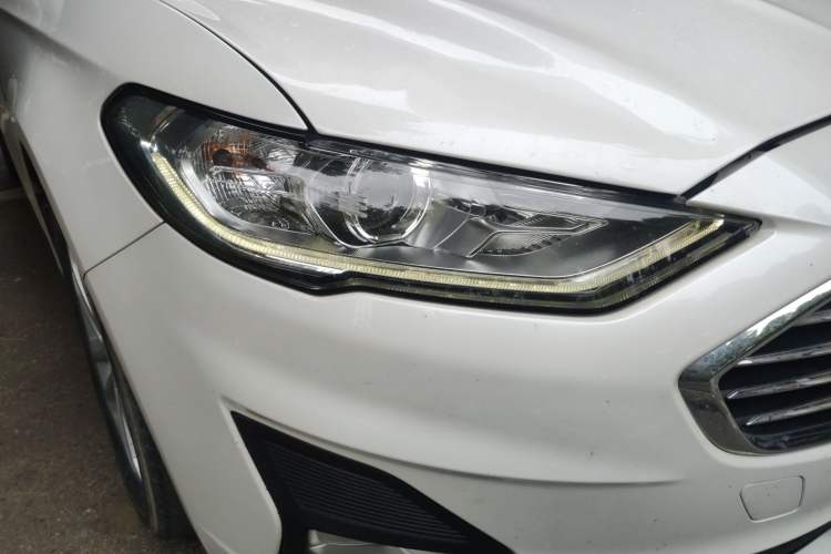 Used Ford Mondeo 2020 EcoBoost 180 Stylish Model Right Front Headlight