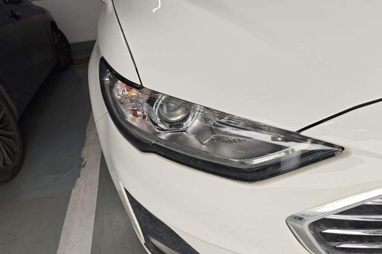 Used Ford Mondeo 2020 EcoBoost 180 Stylish Model Right Front Headlight