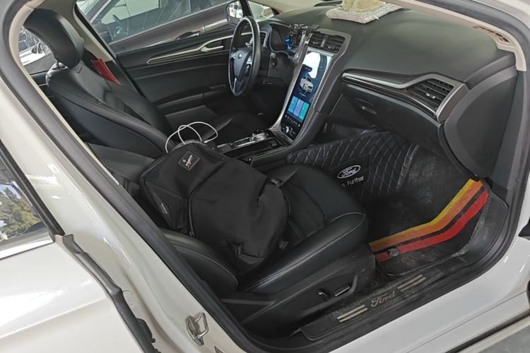 Used Ford Mondeo 2020 EcoBoost 180 Stylish Model Right Front Seat