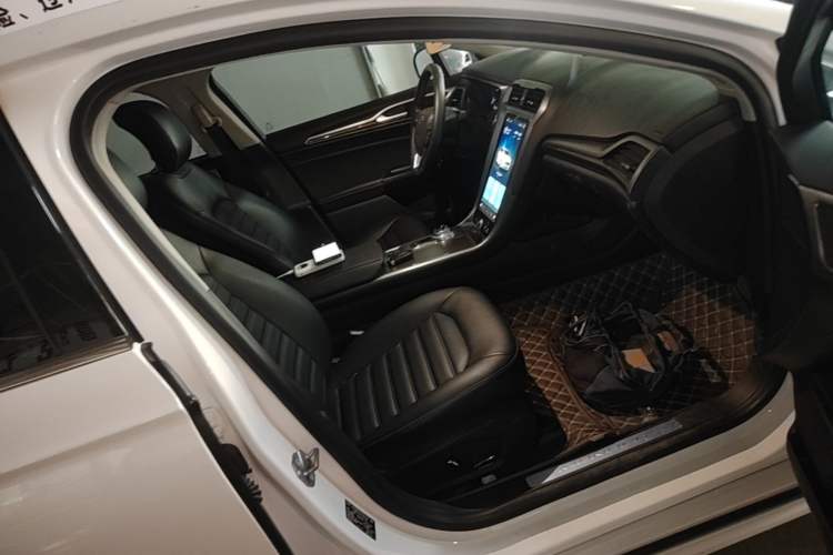 Used Ford Mondeo 2020 EcoBoost 180 Stylish Model Right Front Seat