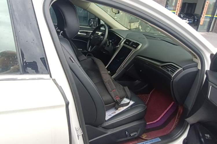 Used Ford Mondeo 2020 EcoBoost 180 Stylish Model Right Front Seat
