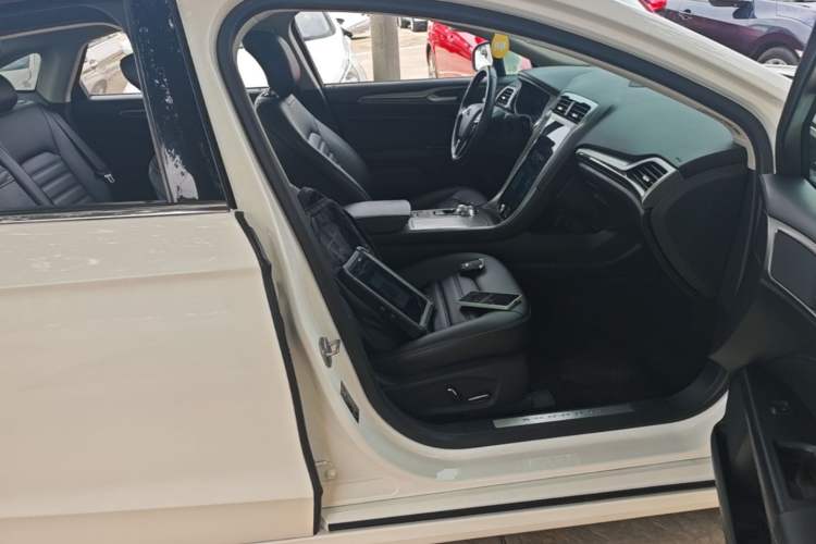 Used Ford Mondeo 2020 EcoBoost 180 Stylish Model Right Front Seat