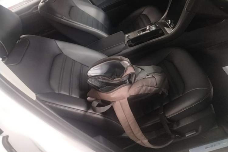 Used Ford Mondeo 2020 EcoBoost 180 Stylish Model Right Front Seat