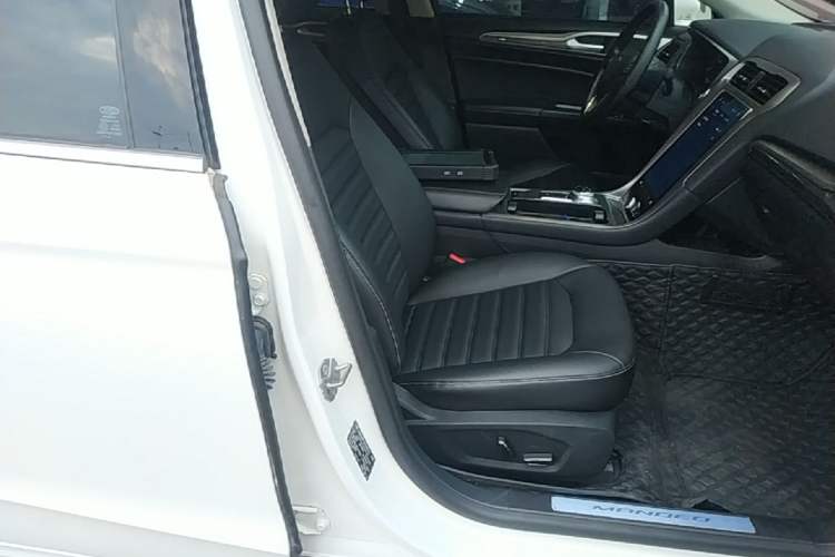 Used Ford Mondeo 2020 EcoBoost 180 Stylish Model Right Front Seat