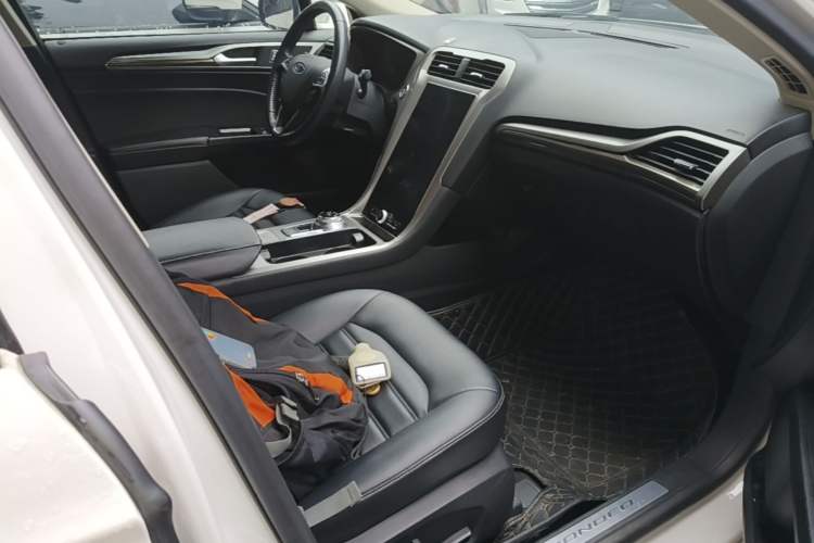 Used Ford Mondeo 2020 EcoBoost 180 Stylish Model Right Front Seat