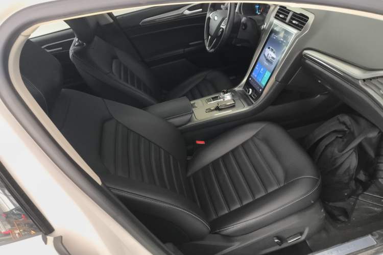 Used Ford Mondeo 2020 EcoBoost 180 Stylish Model Right Front Seat