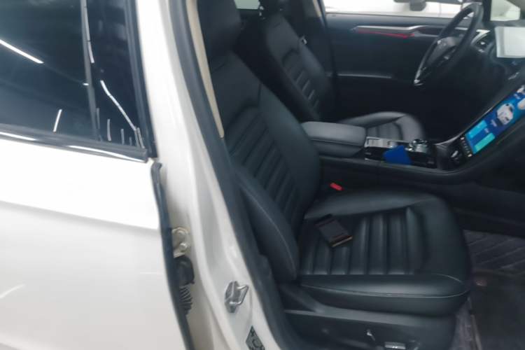 Used Ford Mondeo 2020 EcoBoost 180 Stylish Model Right Front Seat
