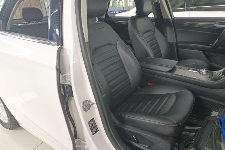 Used Ford Mondeo 2020 EcoBoost 180 Stylish Model Right Front Seat
