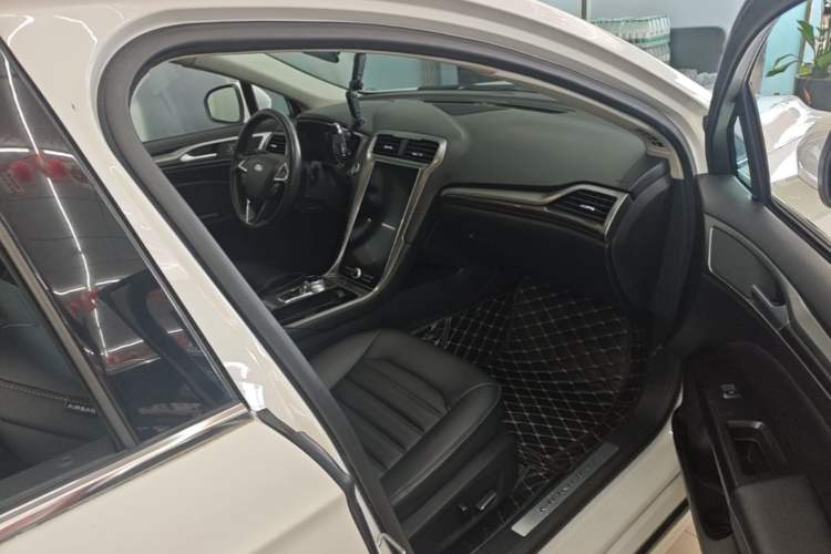 Used Ford Mondeo 2020 EcoBoost 180 Stylish Model Right Front Seat