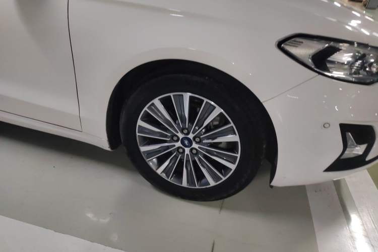 Used Ford Mondeo 2020 EcoBoost 200 Luxury Model Right Front Wheel Hub