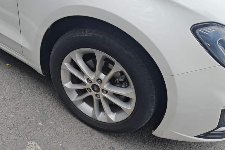 Used Ford Mondeo 2020 EcoBoost 180 Stylish Model Right Front Wheel Hub