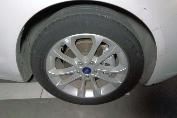 Used Ford Mondeo 2020 EcoBoost 180 Stylish Model Right Front Wheel Hub