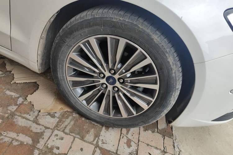 Used Ford Mondeo 2020 EcoBoost 200 Luxury Model Right Front Wheel Hub