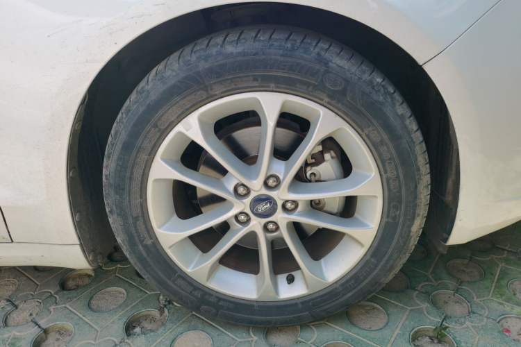 Used Ford Mondeo 2020 EcoBoost 180 Luxury Model Right Front Wheel Hub