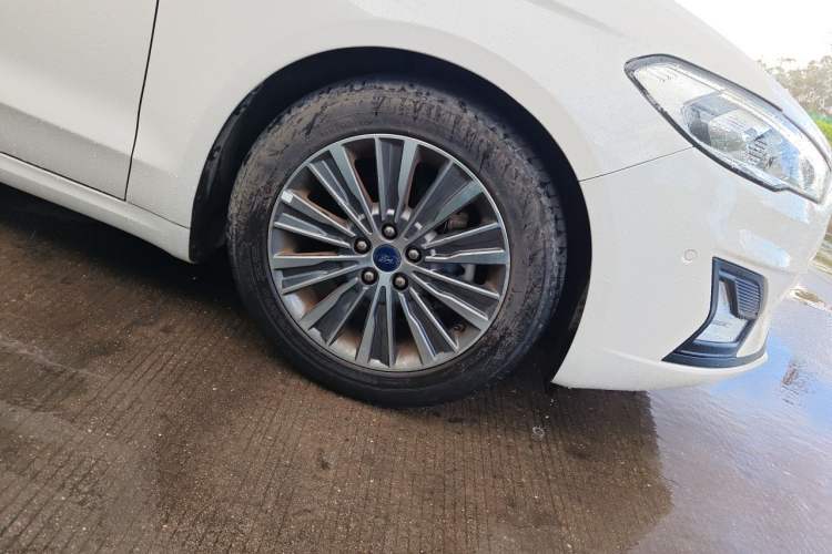 Used Ford Mondeo 2020 EcoBoost 200 Luxury Model Right Front Wheel Hub