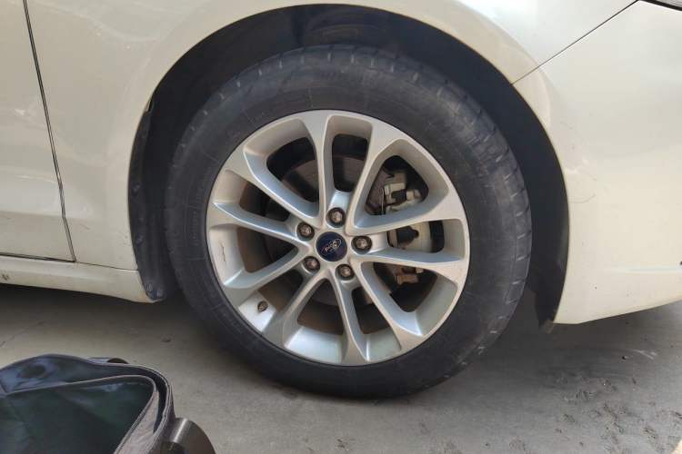 Used Ford Mondeo 2020 EcoBoost 200 Stylish Model Right Front Wheel Hub