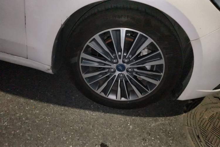 Used Ford Mondeo 2020 EcoBoost 200 Luxury Model Right Front Wheel Hub