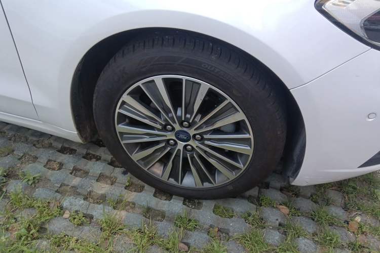 Used Ford Mondeo 2020 EcoBoost 200 Luxury Model Right Front Wheel Hub