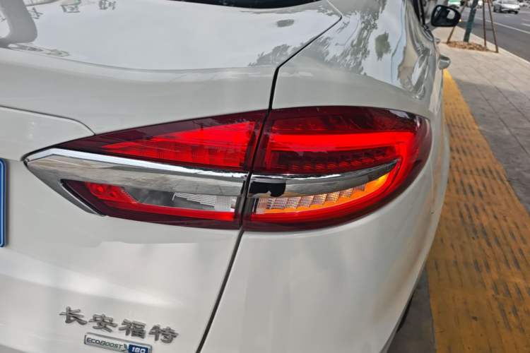 Used Ford Mondeo 2020 EcoBoost 180 Stylish Model Right Rear Taillight