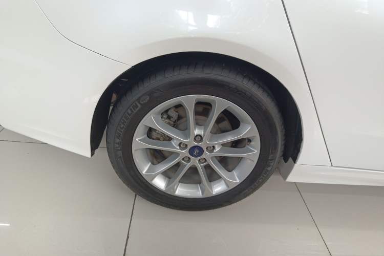 Used Ford Mondeo 2020 EcoBoost 180 Stylish Model Right Rear Wheel Hub