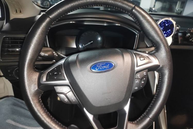 Used Ford Mondeo 2020 EcoBoost 200 Luxury Model Steering Wheel