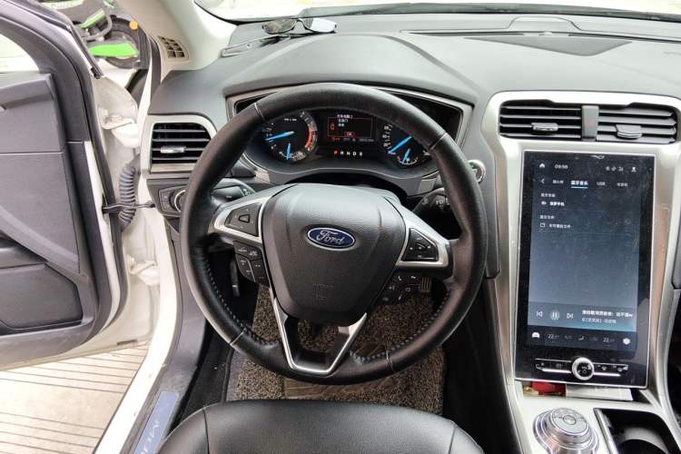 Used Ford Mondeo 2020 EcoBoost 180 Stylish Model Steering Wheel