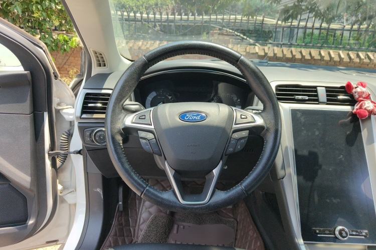 Used Ford Mondeo 2020 EcoBoost 180 Stylish Model Steering Wheel