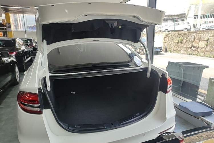 Used Ford Mondeo 2020 EcoBoost 180 Stylish Model Trunk