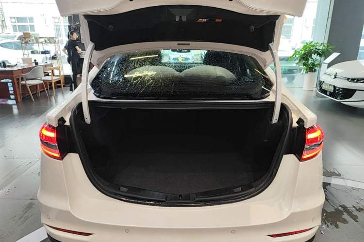 Used Ford Mondeo 2020 EcoBoost 180 Stylish Model Trunk