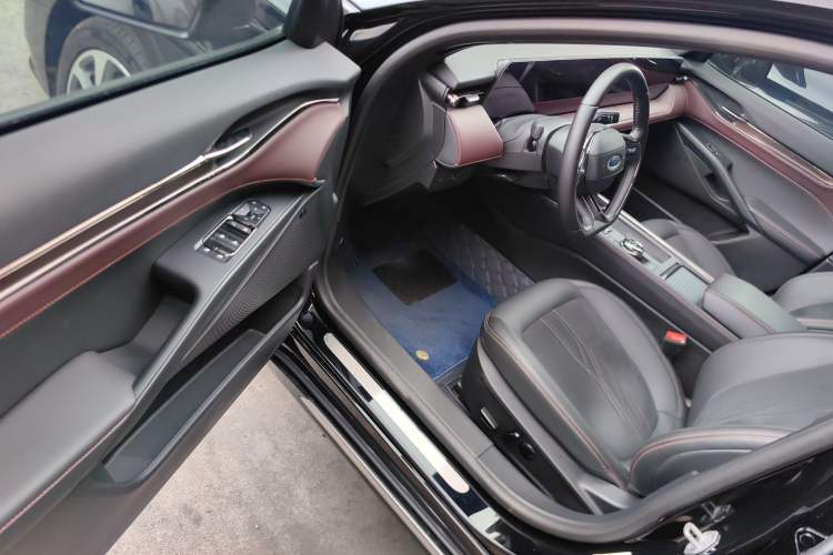 Used Ford Mondeo 2022 Facelifted EcoBoost 245 Ultimate Edition Driver Seat