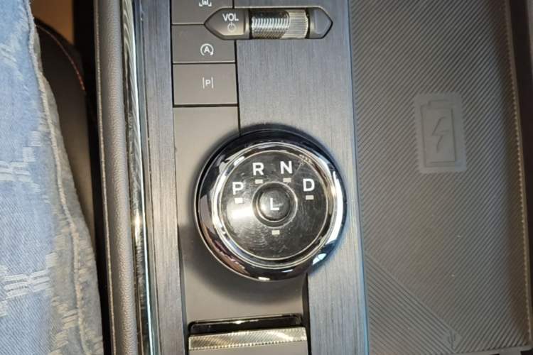 Used Ford Mondeo 2022 Facelifted EcoBoost 245 Ultimate Edition Gear Lever