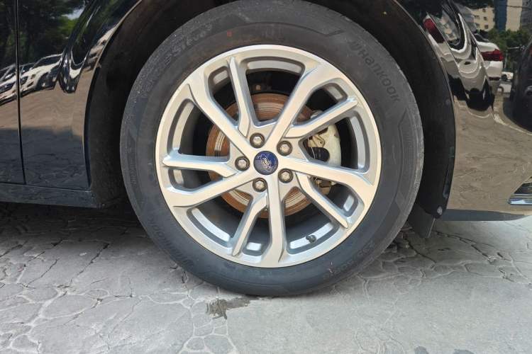 Used Ford Mondeo 2022 Restyled EcoBoost 245 Luxury Version Right Front Wheel Hub