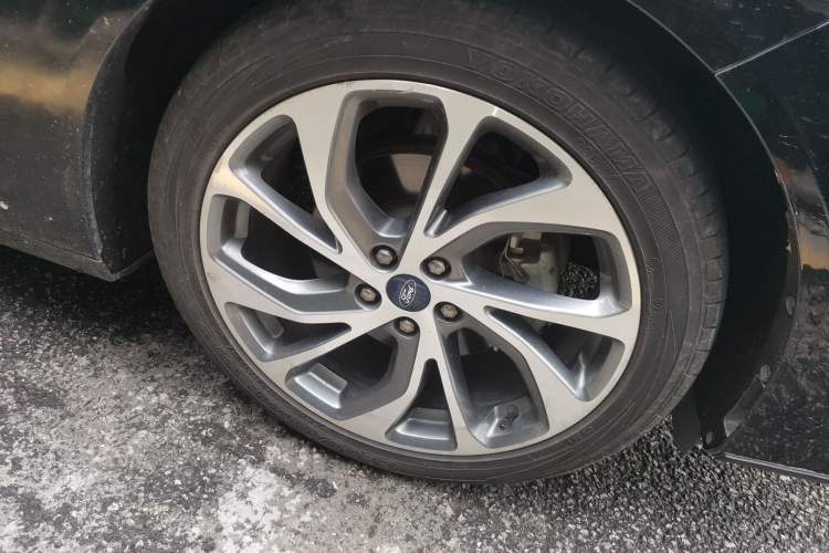 Used Ford Mondeo 2022 EcoBoost 245 Ultimate Model Right Front Wheel Hub