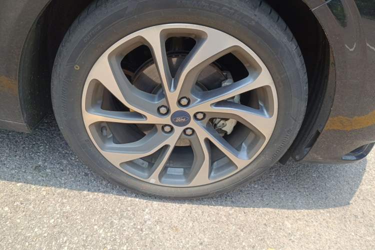 Used Ford Mondeo 2022 Facelifted EcoBoost 245 Ultimate Edition Right Front Wheel Hub