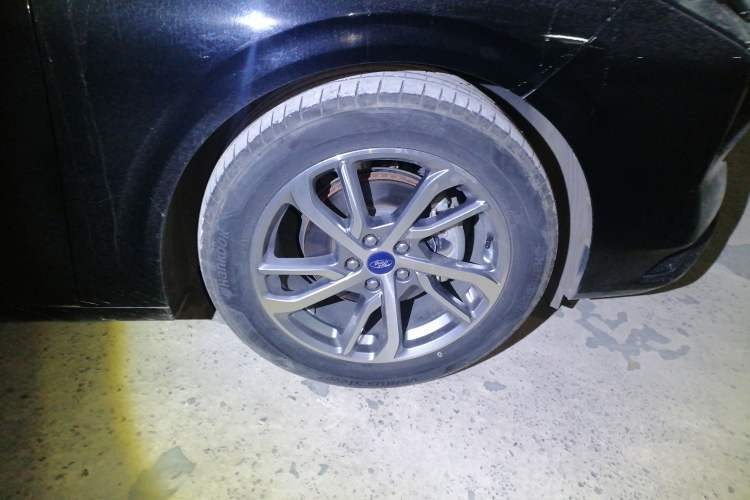 Used Ford Mondeo 2022 Restyled EcoBoost 245 Luxury Version Right Front Wheel Hub