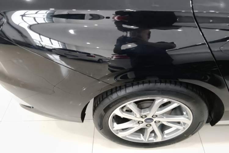 Used Ford Mondeo 2022 Restyled EcoBoost 245 Luxury Version Right Rear Wheel Hub