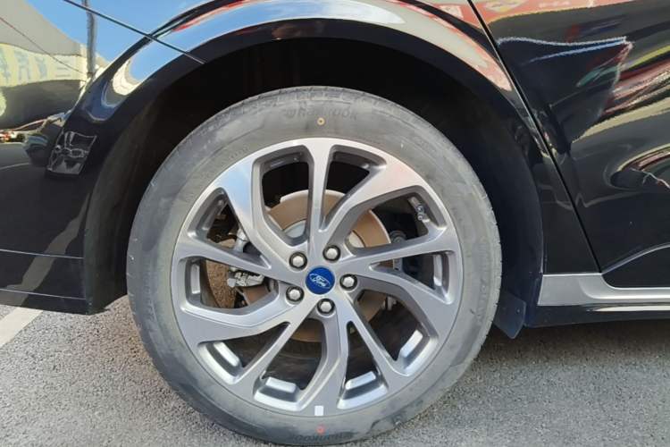 Used Ford Mondeo 2022 Facelifted EcoBoost 245 Ultimate Edition Right Rear Wheel Hub