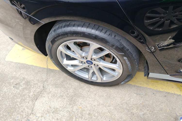 Used Ford Mondeo 2022 Restyled EcoBoost 245 Luxury Version Right Rear Wheel Hub