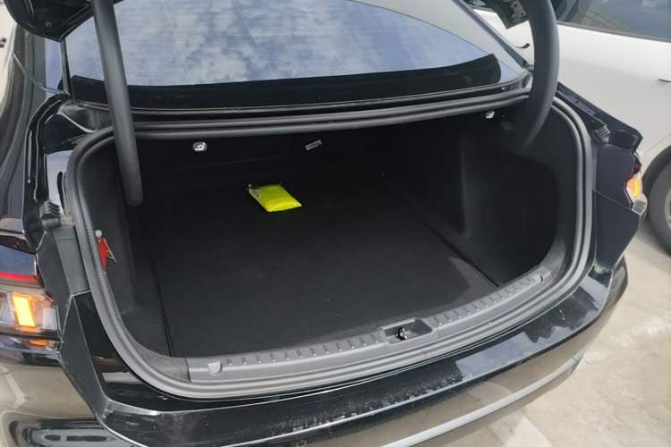 Used Ford Mondeo 2022 Restyled EcoBoost 245 Luxury Version Trunk