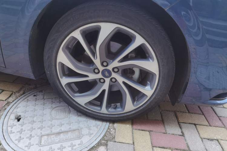 Used Ford Mondeo 2022 EcoBoost 245 Ultimate Model Right Front Wheel Hub