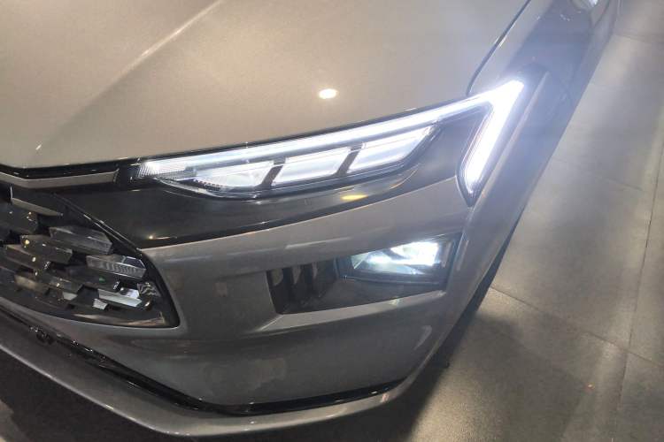 Used Ford Mondeo 2022 Restyled EcoBoost 245 Luxury Version Left Front Headlight